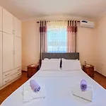 Darlin Διαμέρισμα Μπεράτ